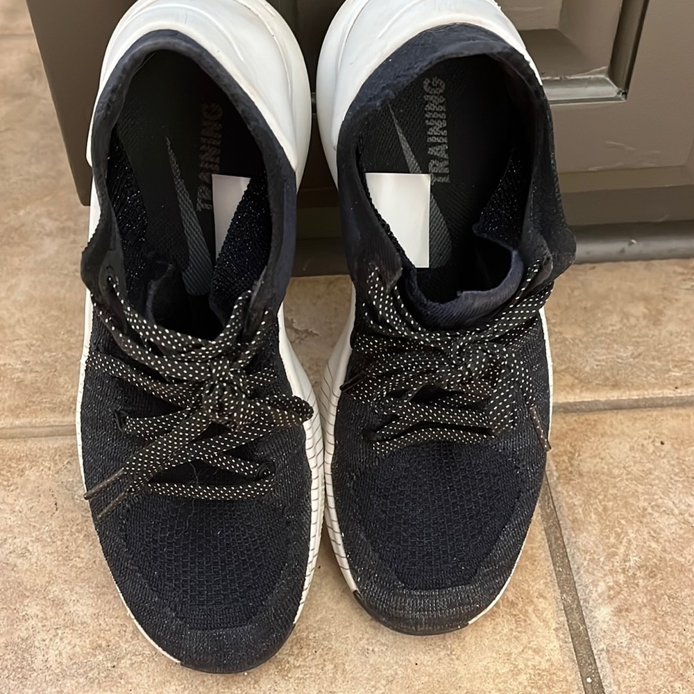 Nike’s women free run flynit shoe